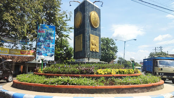 TUGU ADIPURA LOCERET NGANJUK