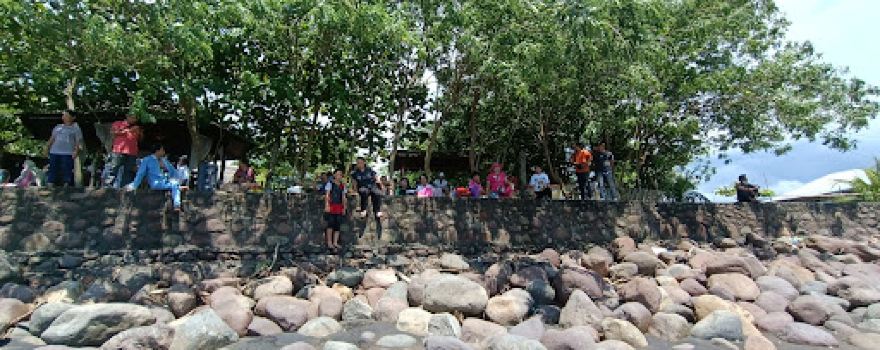 Pantai Tanjung Molinow