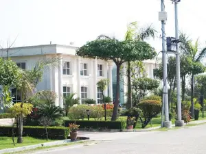 Club Victoria, Paramount Tulip