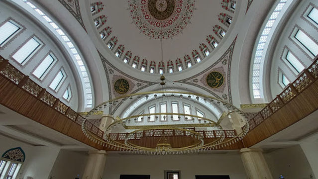 Sultan Alparslan Camii ve Külliyesi