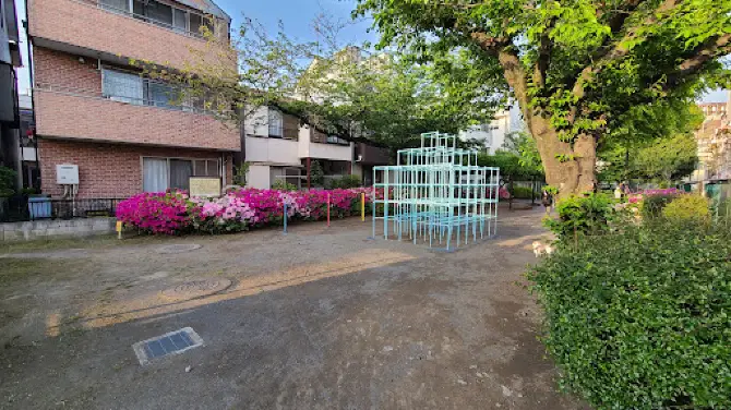 Nishikojiyasazanka Park