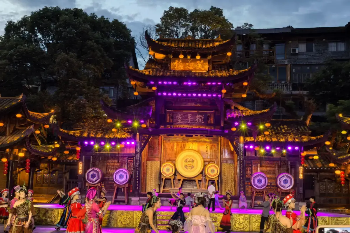 What to Do in Furong Town?