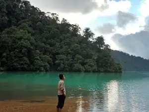 Danau Laut Tinggal