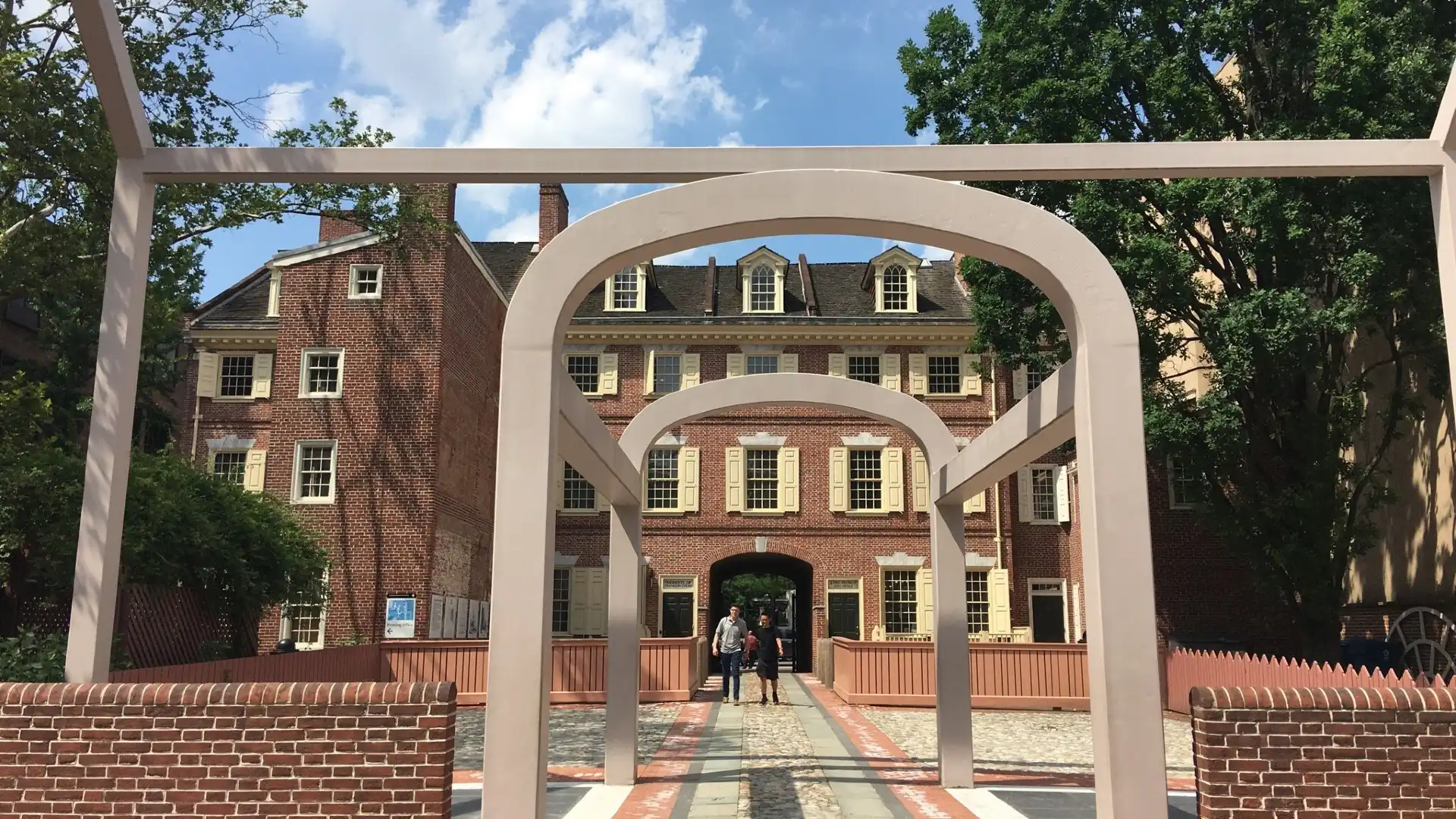 Hotels near Fragments of Franklin Court
