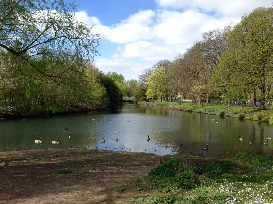 Pymmes Park附近的飯店