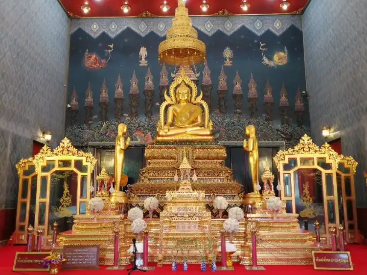 Hotels near Wat Tha Luang