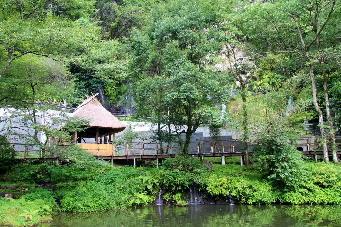 Hotels near Tamadare Falls