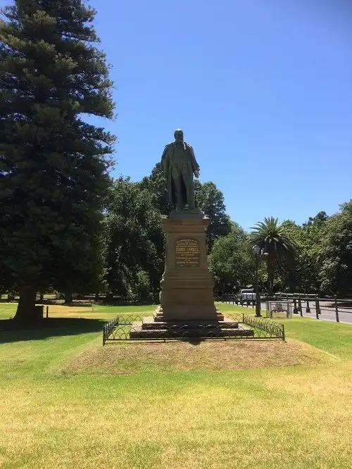 Các khách sạn gần George Lansell Statue