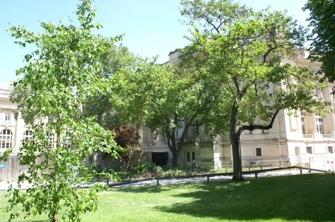 Hotels near ***TANTRA MASSAGES PARIS***