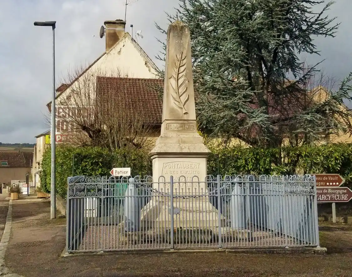 Hotels near Monument aux Morts
