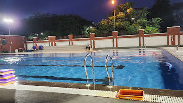 Fitso Brij Vihar, Swimming