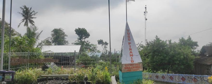 Tugu Piramida Jaten