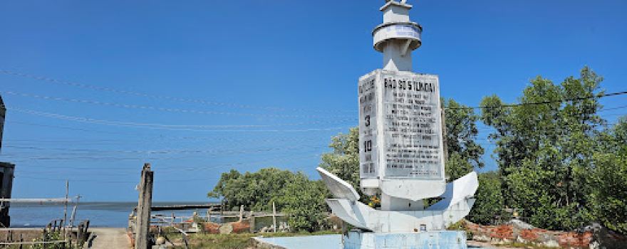 Bia tưởng niệm Bão số 5
