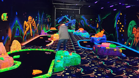 "glow in the dark" Minigolf