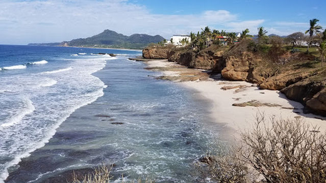 Acceso Público a Playa Careyeros