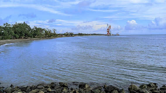 Pantai Desa Kawasi