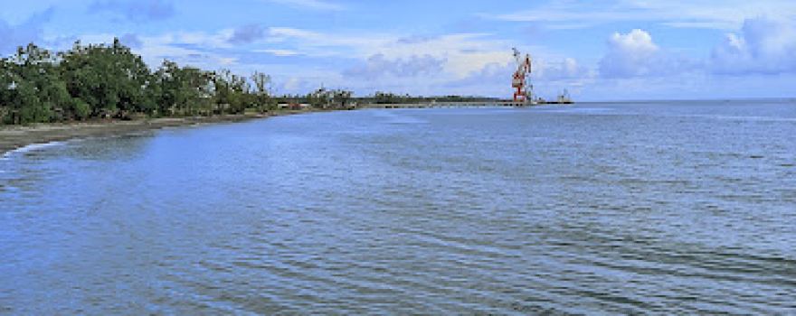 Pantai Desa Kawasi