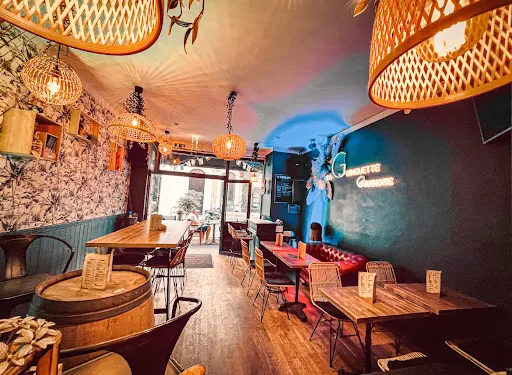 GUILLOTINE PUB: Craft beers & Cocktails