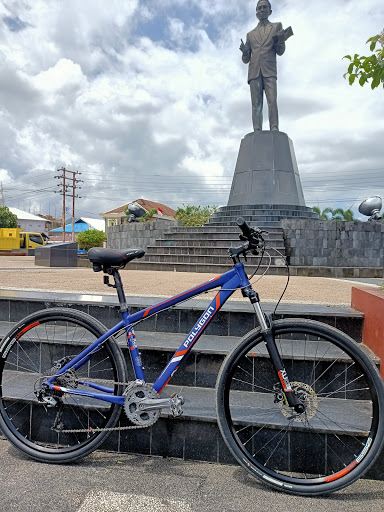 Monument Dr. J. Leimena