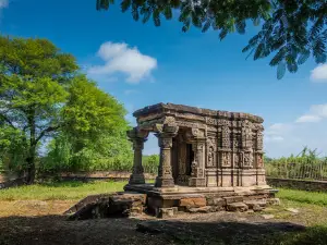 Isagarh Road Temple Kadwaya
