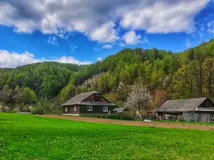 Bukhtivetsʹkyy Ta Krapelʹkovyy Vodospady