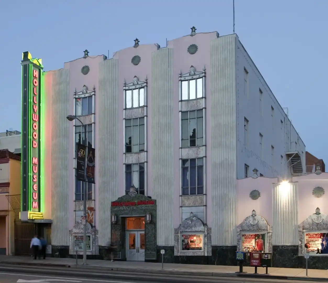 โรงแรมใกล้Hollywood Wax Museum
