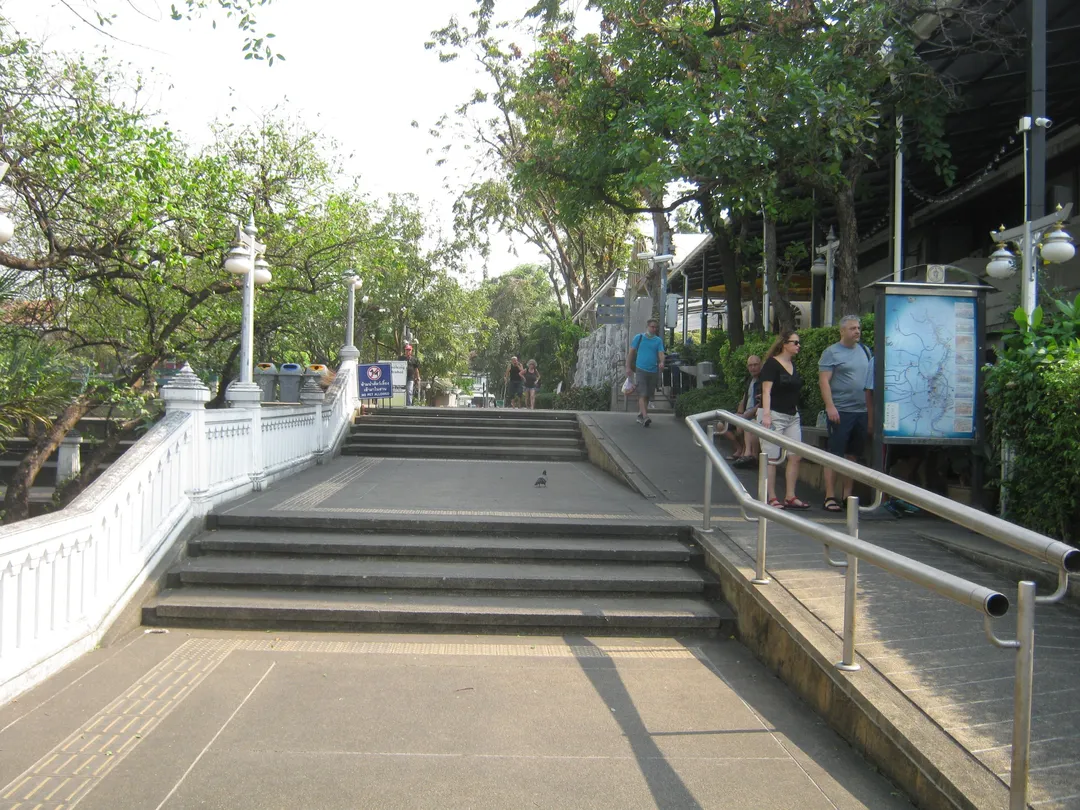 4_Santichaiprakan公園