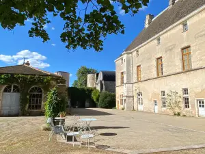 Chateau De Germolles