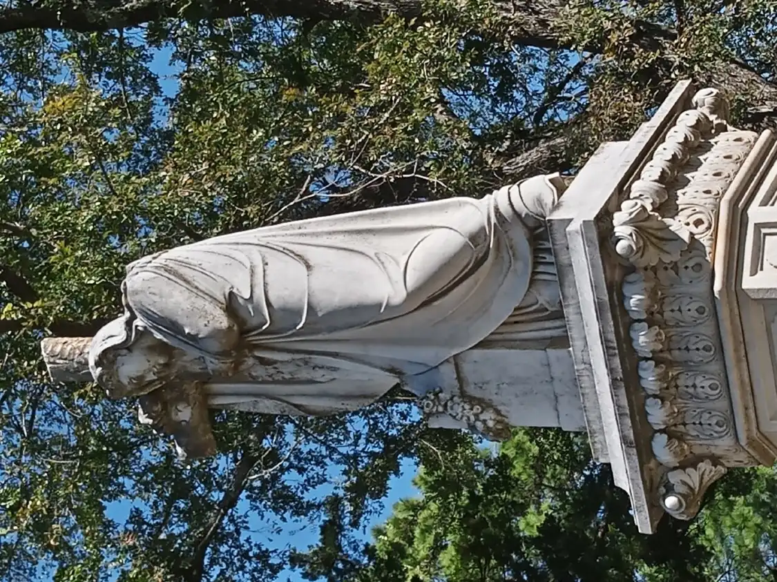Hotels near Evergreen Cemetery