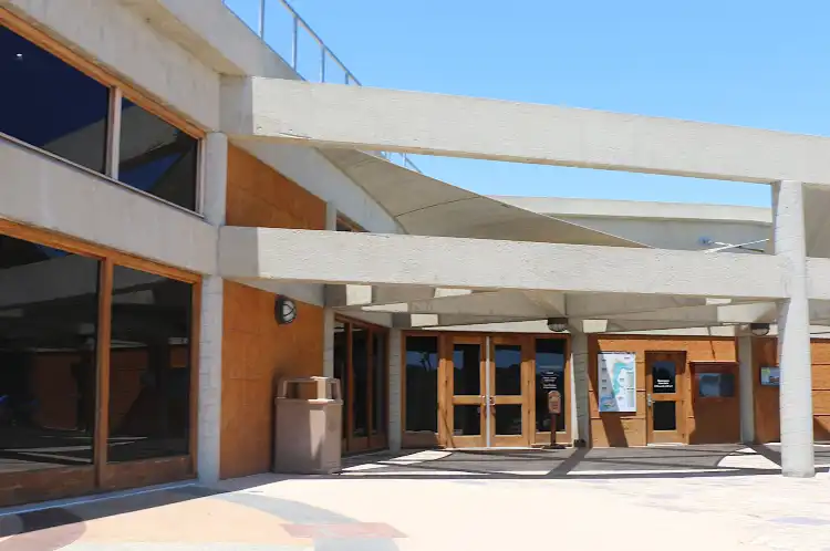 Hotels near Peter and Mary Muth Interpretive Center (main entrance)