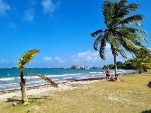 Playita en aeronaval san cristobal fuerte sherman
