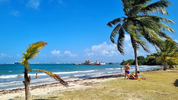 Playita en aeronaval san cristobal fuerte sherman