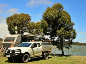 Lakeside Tourist Park