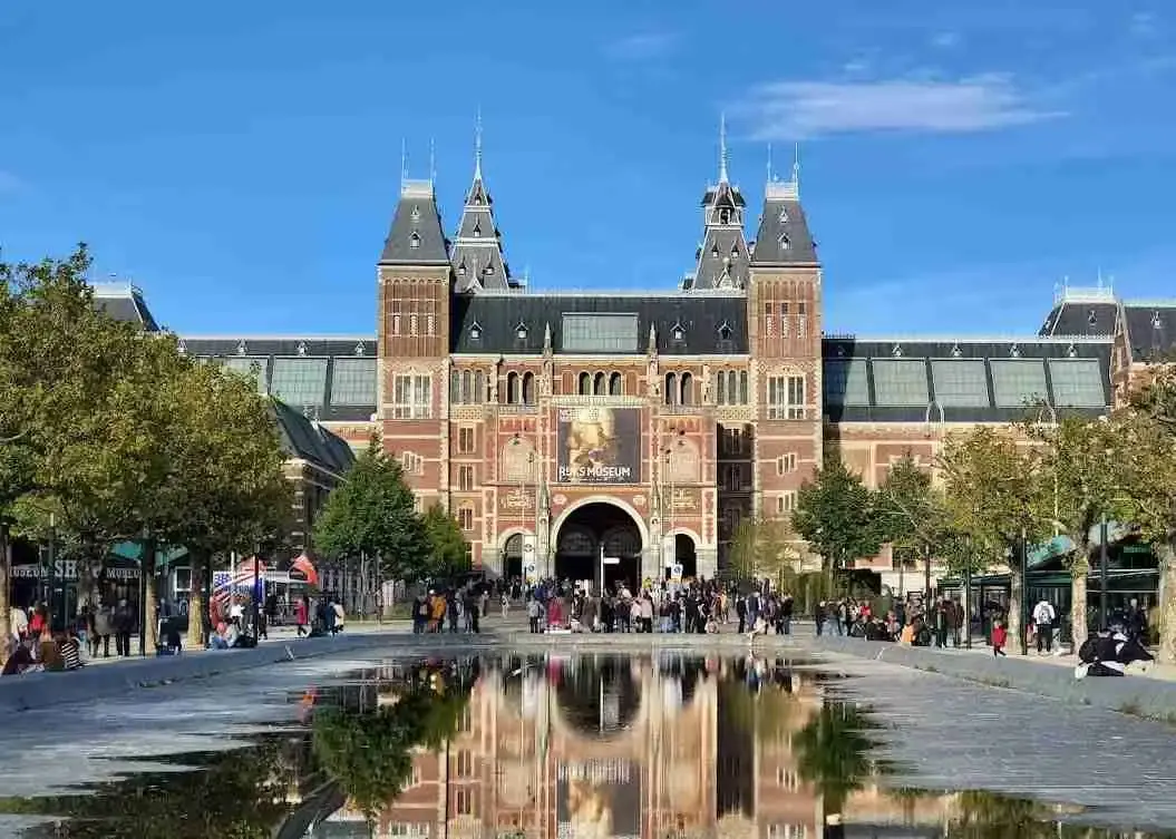 Hotels near Museum Square