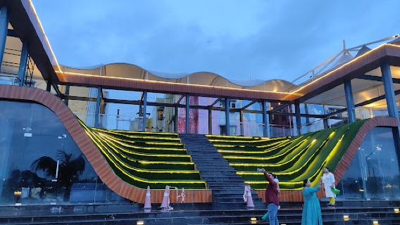 Marine Drive (Telibandha Lake)
