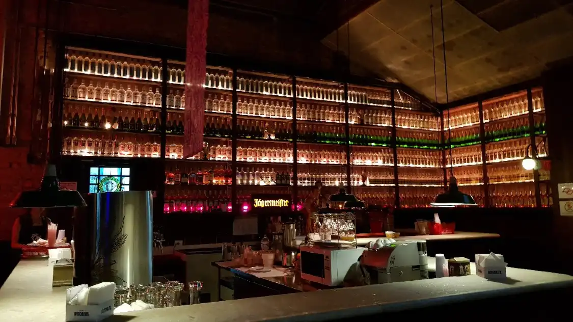 Hotels near Café Piu Piu