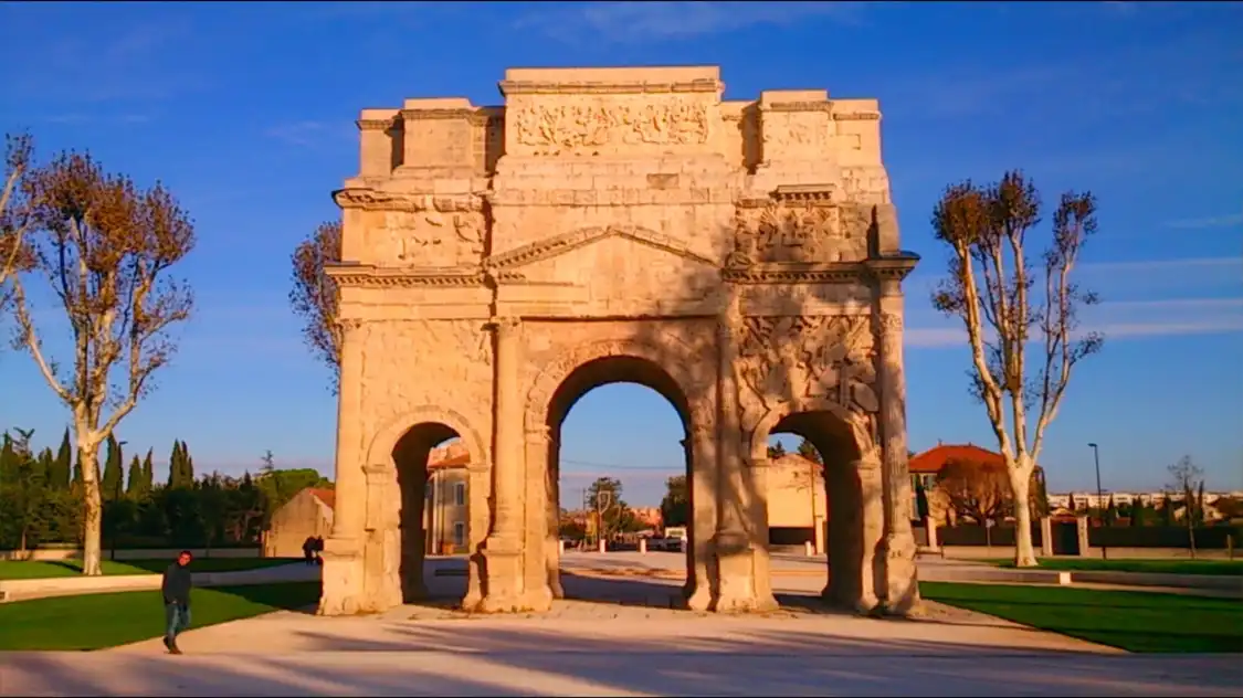 Hotel dekat Triumphal Arch