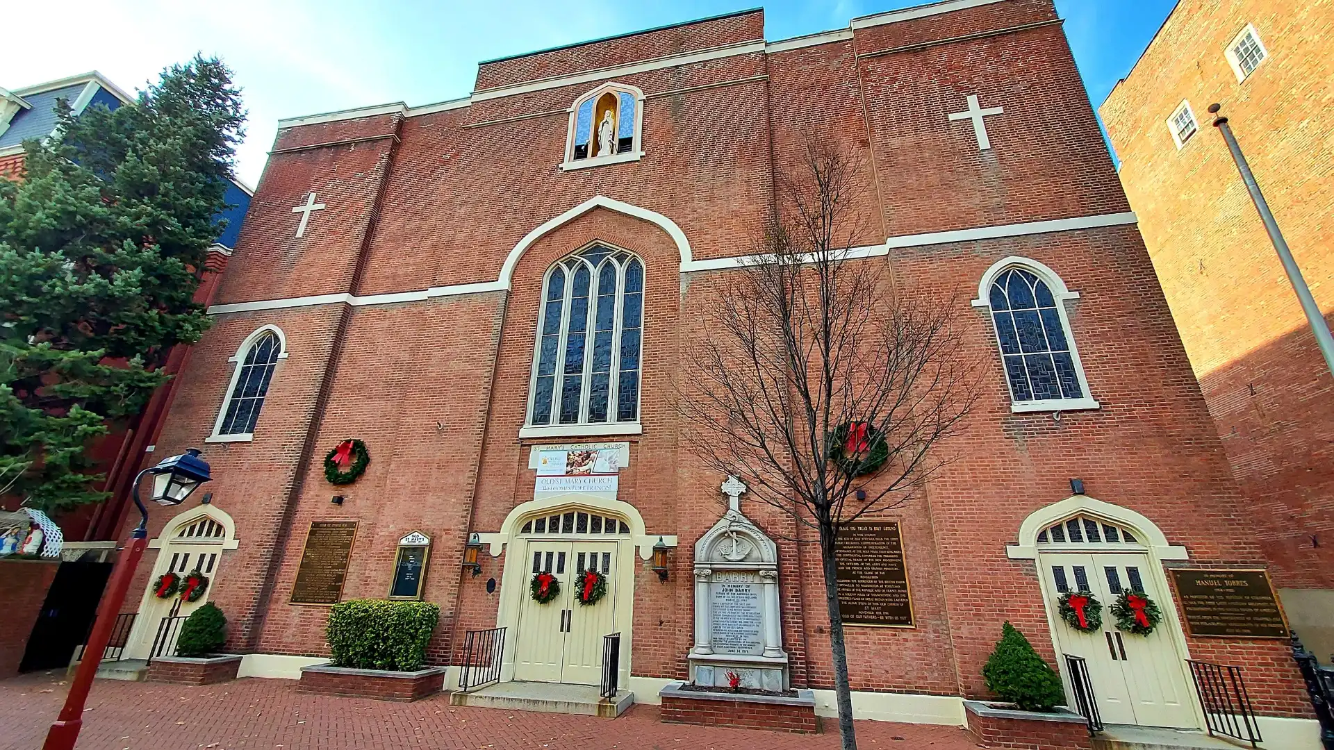 Old St. Mary's Church 주변 호텔