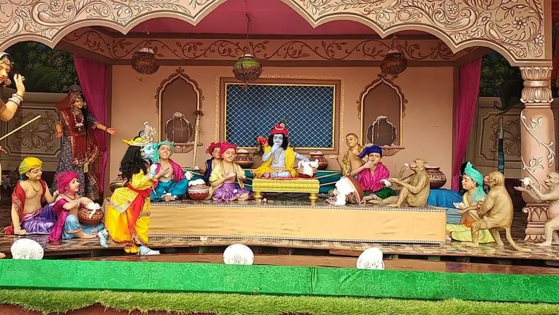 Hotels near Radha Damodar Temple