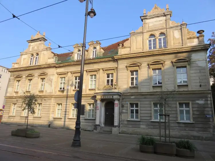 Hotel dekat The Leon Wyczolkowski District Museum