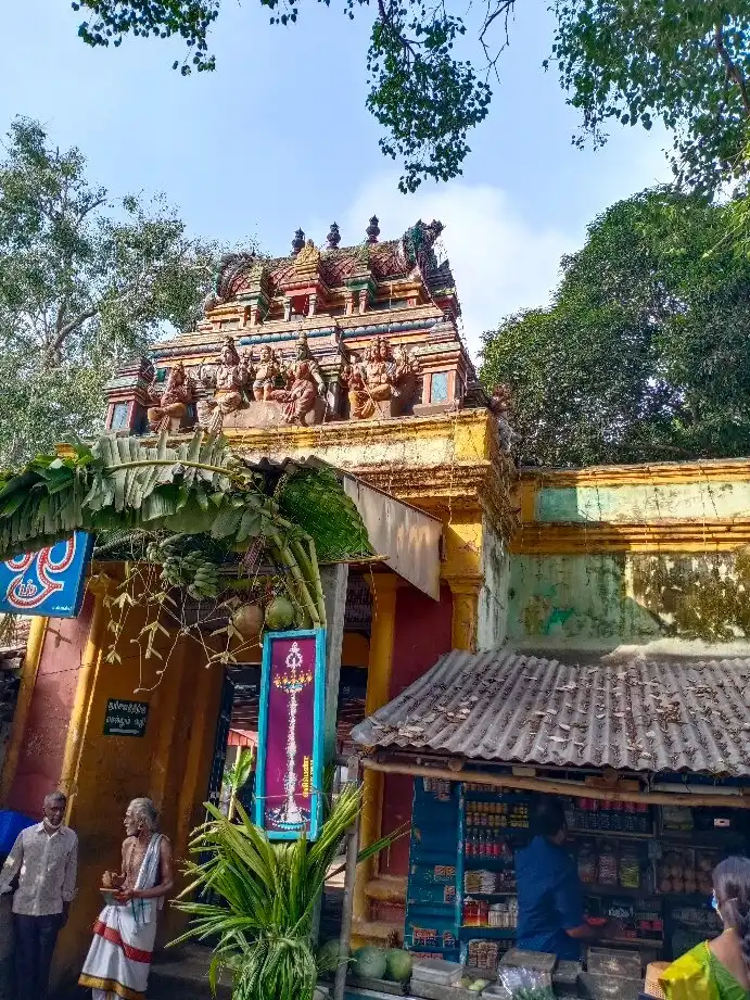 Hotels near Kottai Easwaran Temple
