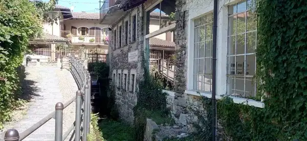 Hotels in Pettenasco