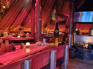 Husky Café