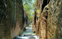 Núi mẹ không đầu