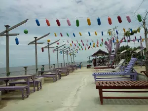 Pantai Ungu Lhok Puuk seunudon Aceh Utara