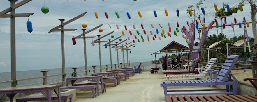 Pantai Ungu Lhok Puuk seunudon Aceh Utara