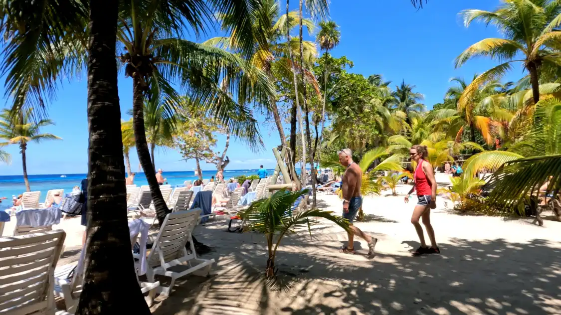 Hotels near Tabyana Beach