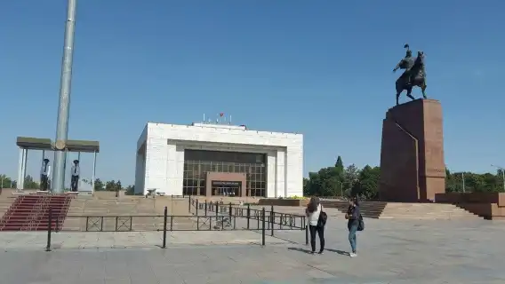 キルギスタンでのあらゆる種類の翻訳者、ガイド、チャーターチャーター車、写真家、ビジネスエスコート、医療同行、旅行ガイド、カスタマイズ