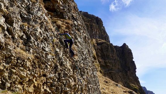 Paradisarhellir Cave