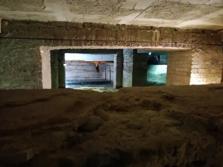Hotels near Piscina Romana